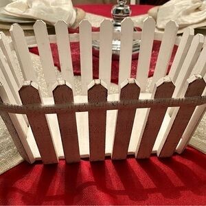 🌸H4 - Farmhouse Fence Decorative Basket🧺🌸